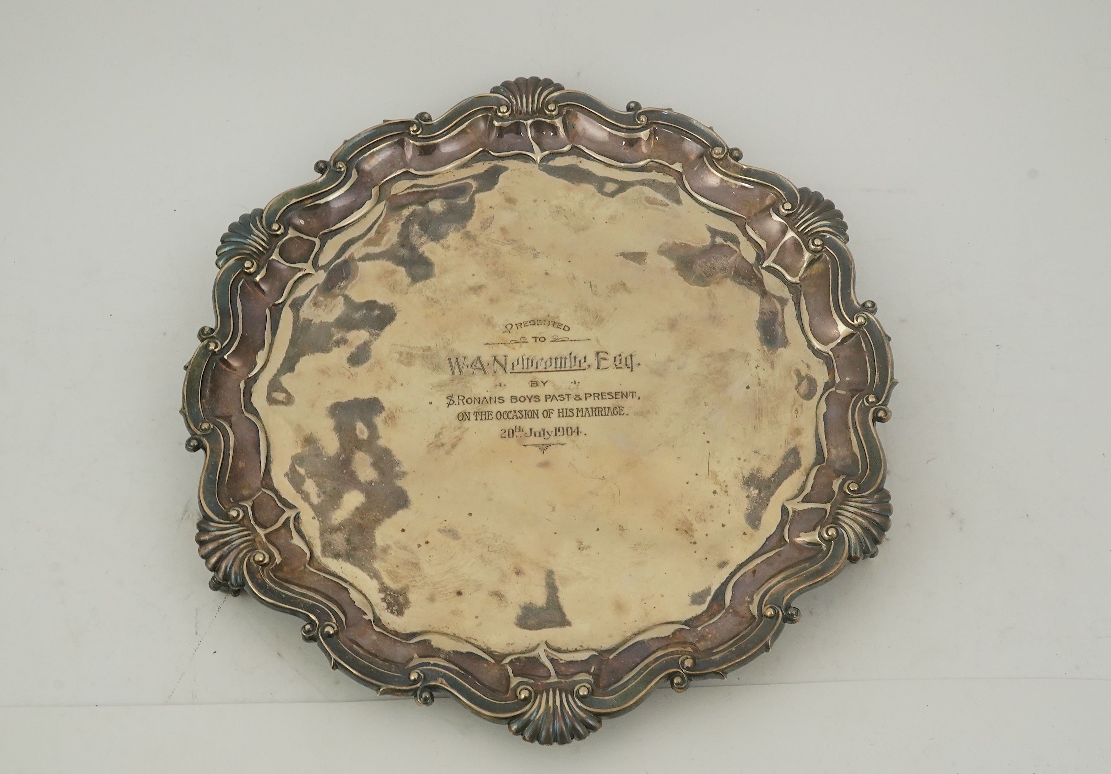 An Edwardian silver salver, by Goldsmiths & Silversmiths Co Ltd